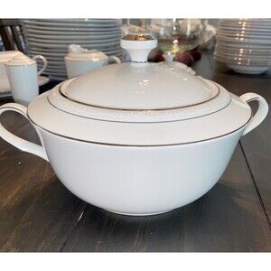 Noritake White Scapes Stoneleigh Round Covered Dish White and Silver